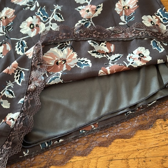 Full Tilt Gray Floral Slip on Mini Dress Size Small - Picture 7 of 10